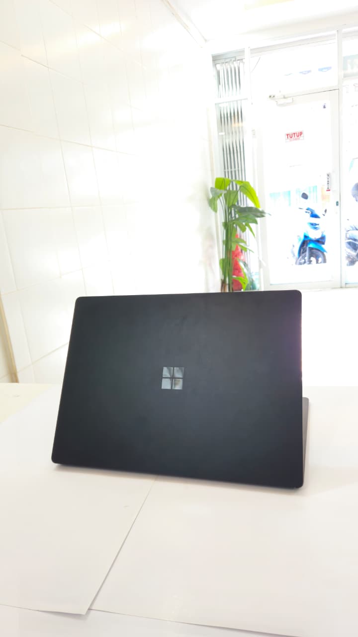 Microsoft Surface Laptop 5 15" 9