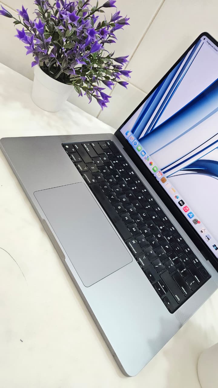 Apple Macbook Pro M1 2021 14" 6