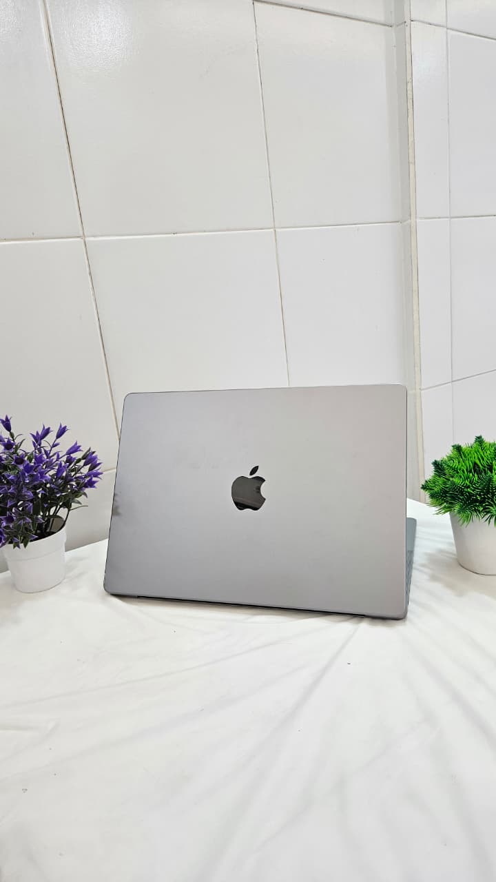 Apple Macbook Pro M1 2021 14" 7