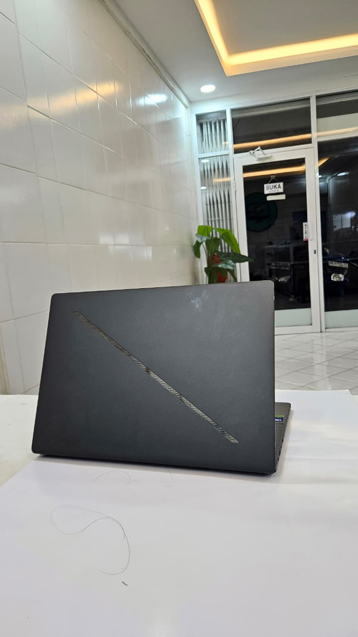 Asus ROG Zephyrus G16 GU605MU 8