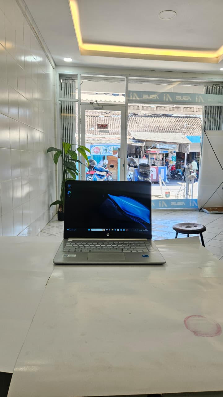 Laptop HP 14s-dq5777TU