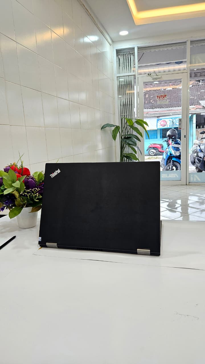 Lenovo Thinkpad X380 Yoga 8