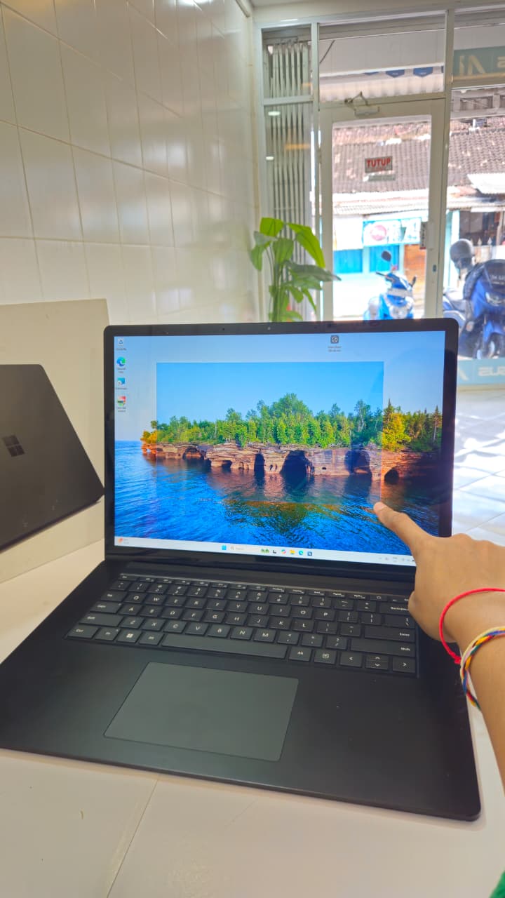 Microsoft Surface Laptop 5 15" 3