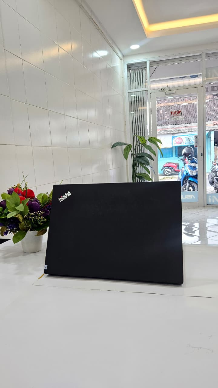 Lenovo Thinkpad T490 7