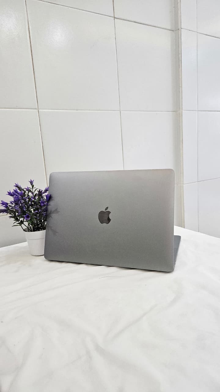 Apple Macbook Pro M2 7