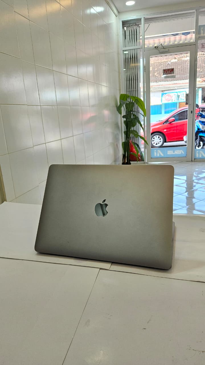 Apple Macbook Pro M1 7