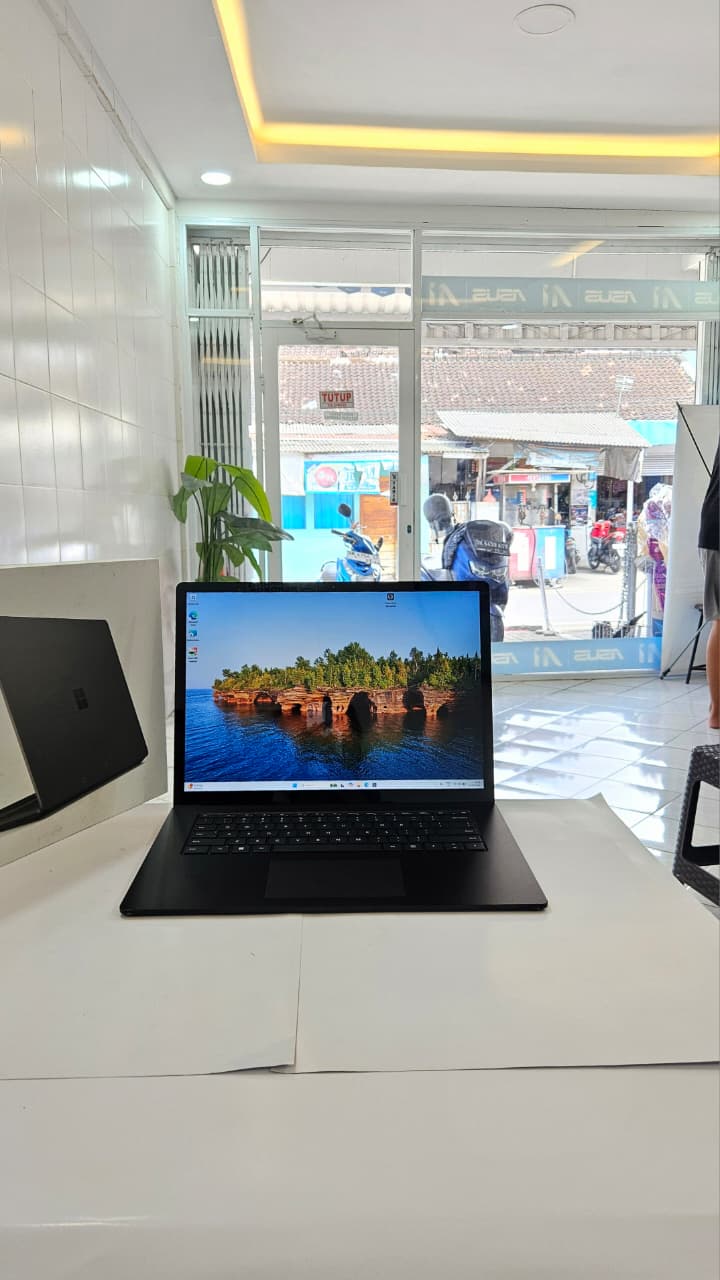 Microsoft Surface Laptop 5 15"